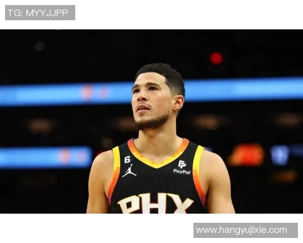 战术革新助力布克崛起 新教练如何充分发挥其潜力